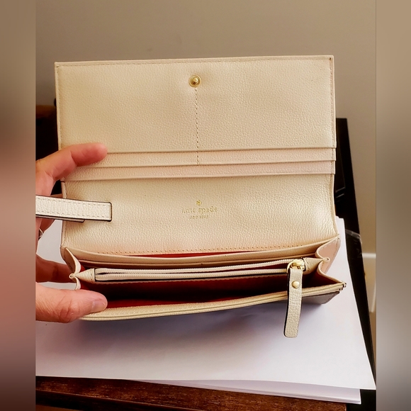 Kate Spade Bow Wallet - Picture 3 of 6